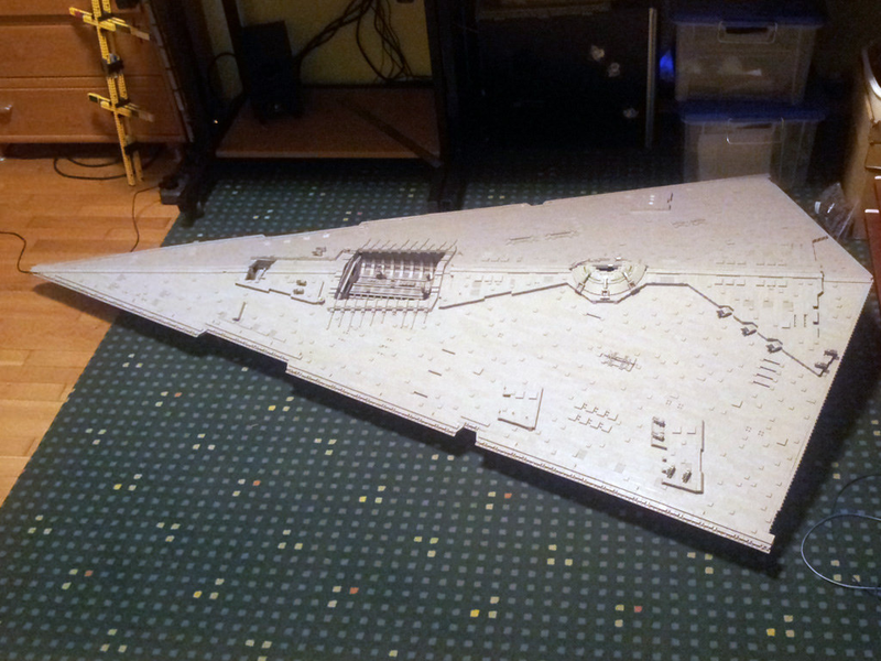 Illustration for article titled 40.000 piezas de Lego: así se construye una colosal nave de Star Wars